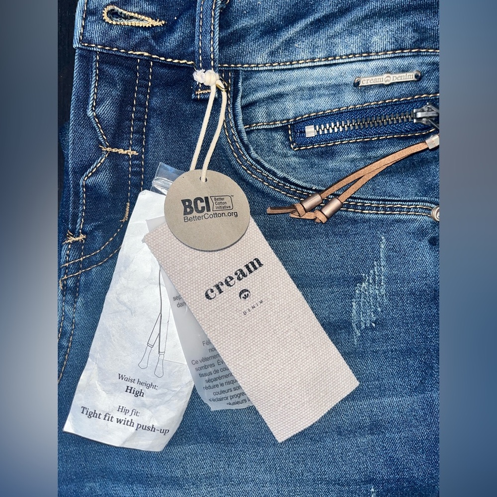 Cream brand classic Blue Skinny Jeans for Women size 28. BNWT